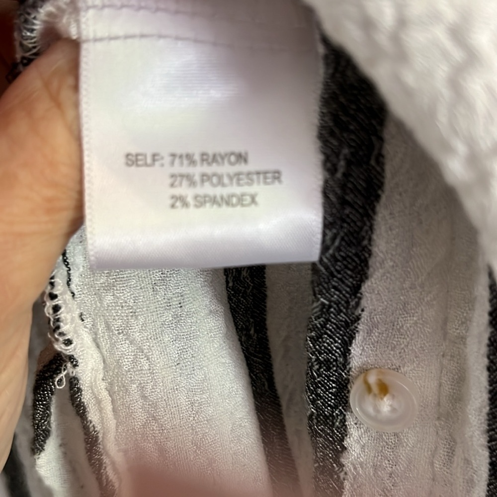 Jane + Delancey blouse. Button front. Tab sleeves. Black/ white stripe. 2x. - Picture 3 of 8